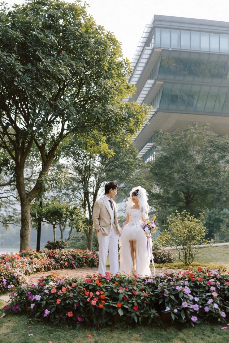 Hoàng Dũng hé lộ hình ảnh trong đám cưới bí mật ở Hà Nội