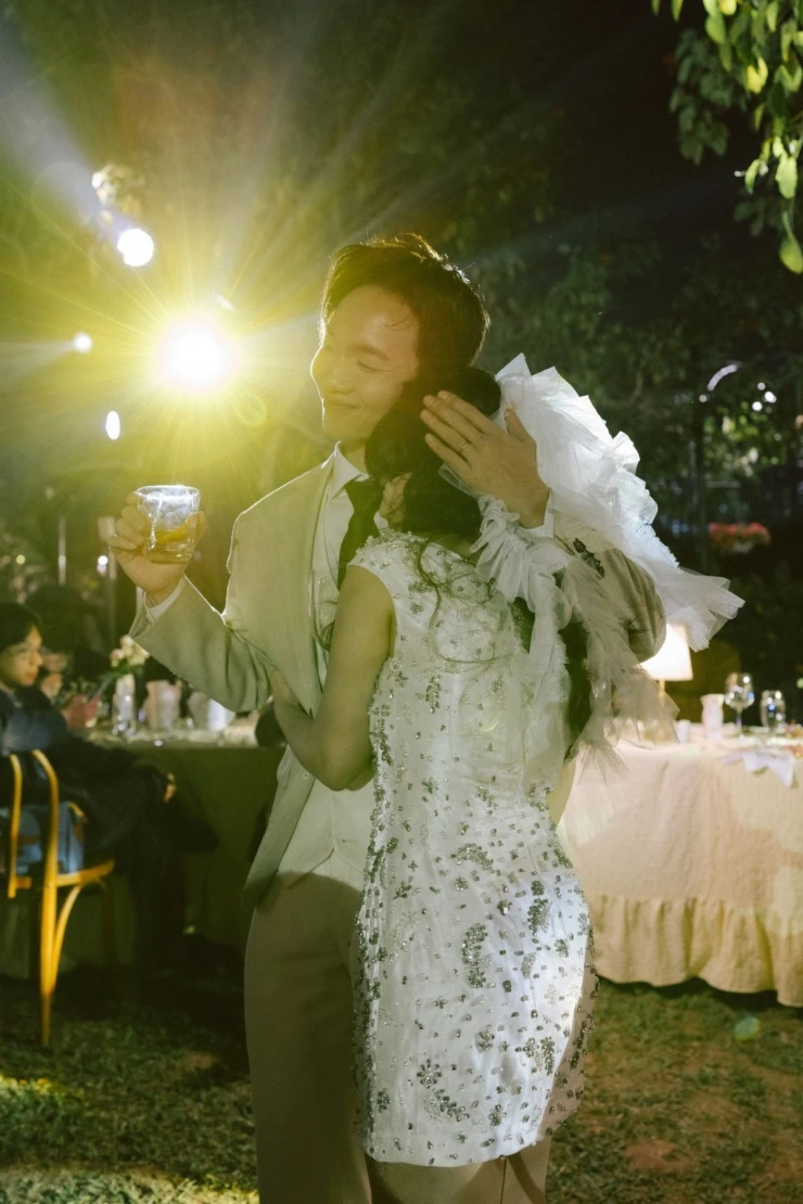 Hoàng Dũng hé lộ hình ảnh trong đám cưới bí mật ở Hà Nội