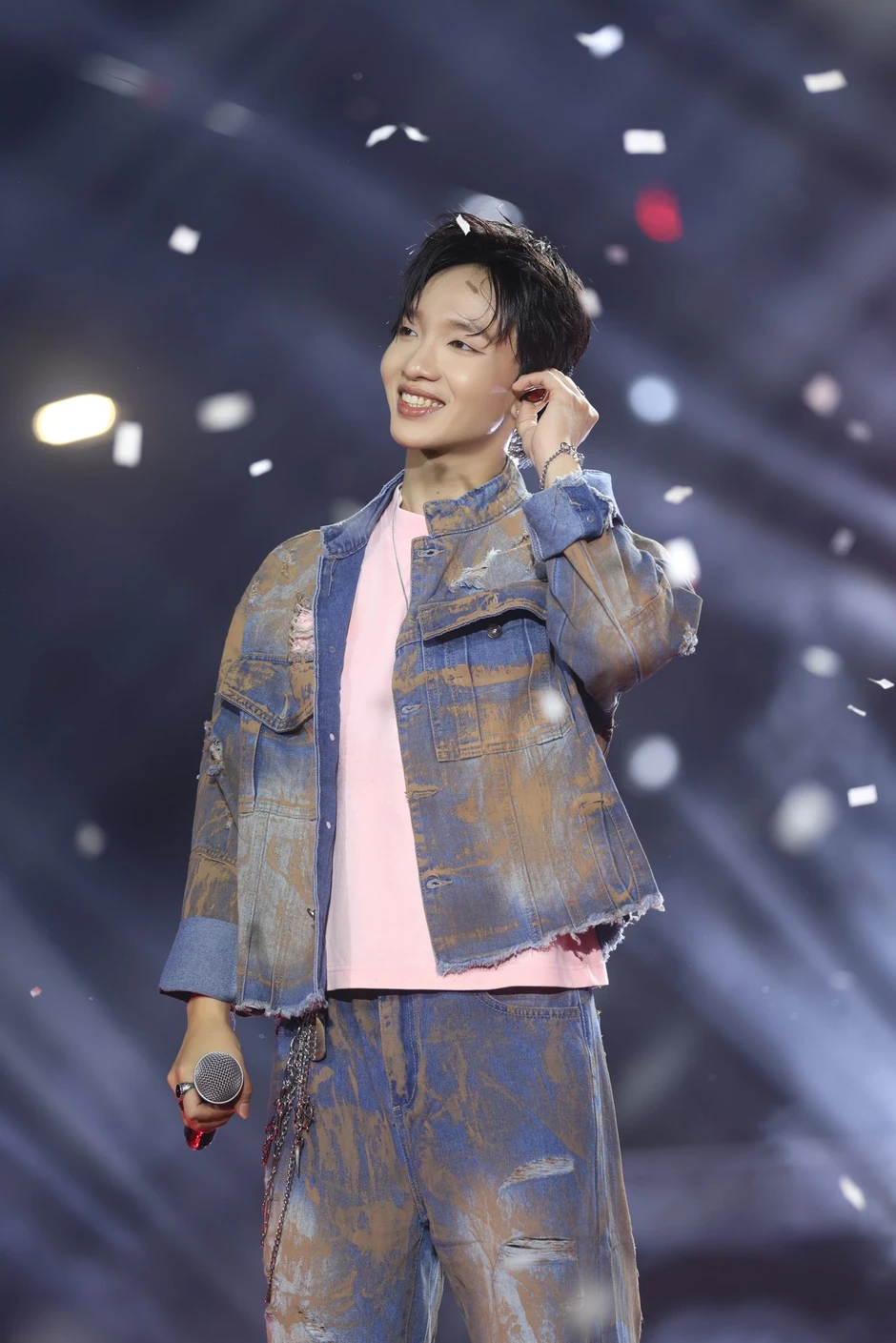 Hoàng Dũng lần đầu công khai ảnh cưới, xác nhận đã kết hôn 6 năm mà không ai biết