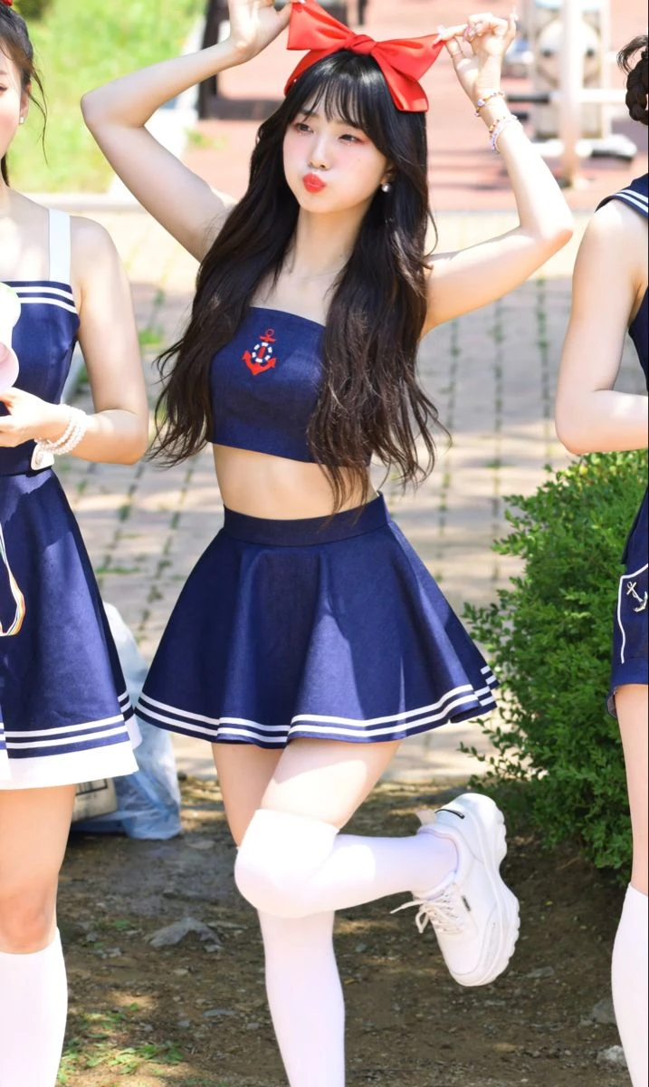 Hoảng hồn nữ ca sĩ chỉ nặng 34kg!