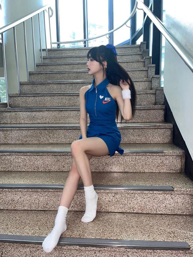 Hoảng hồn nữ ca sĩ chỉ nặng 34kg!