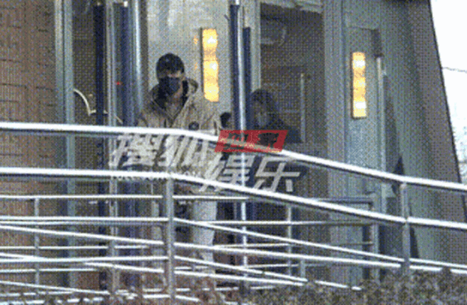 Hoảng hốt không nhận ra trai đẹp gen Z sau khi có con với nữ đại gia 1 đời chồng