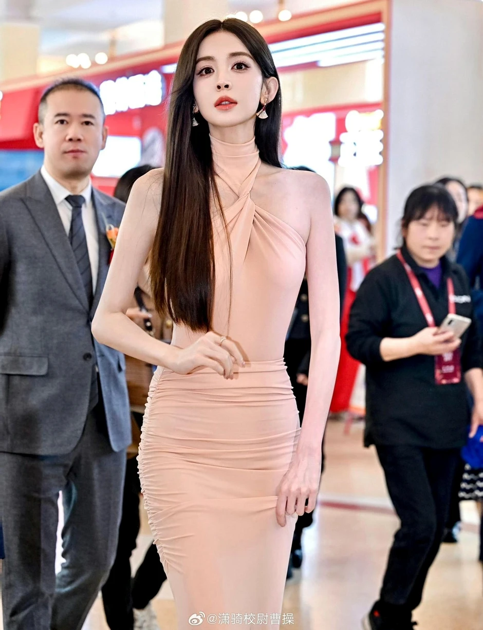 Hỏi khắp Trung Quốc ai dám tự nhận đẹp hơn Cổ Lực Na Trát