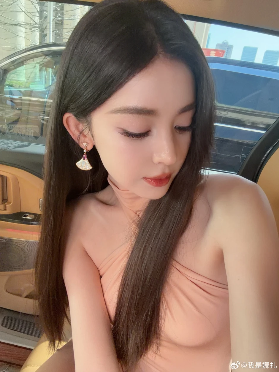 Hỏi khắp Trung Quốc ai dám tự nhận đẹp hơn Cổ Lực Na Trát