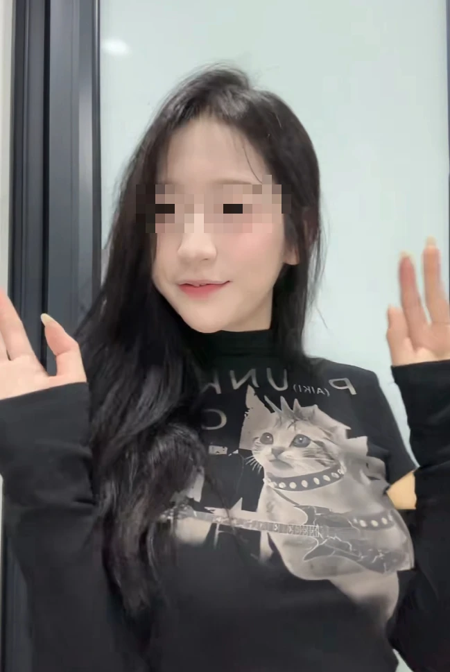 Hồn nhiên "nhảy tưng tưng" trước camera, nữ TikToker nhận "gáo nước lạnh" từ CĐM Hồn nhiên "nhảy tưng tưng" trước camera, nữ TikToker nhận "gáo nước lạnh" từ CĐM