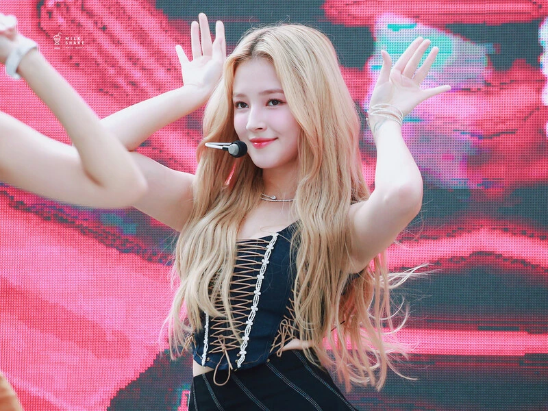 Hot girl phố đi bộ Hà Nội là mỹ nhân đẹp nhất thế giới nay hết thời lặn mất tăm Hot girl phố đi bộ Hà Nội là mỹ nhân đẹp nhất thế giới nay hết thời lặn mất tăm