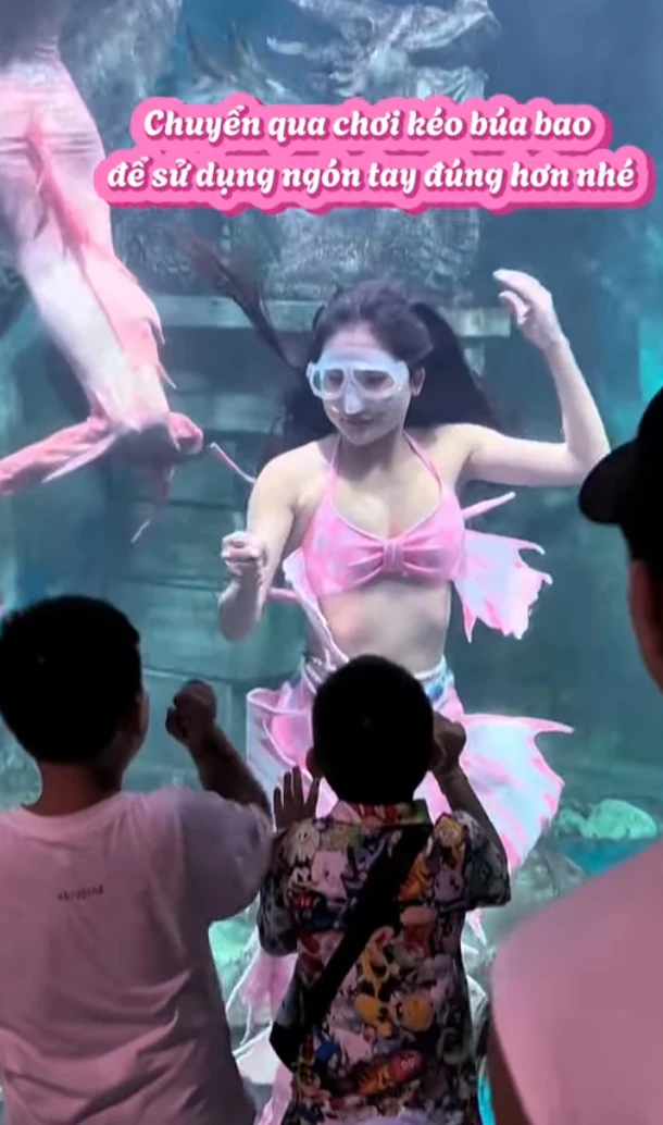 Nàng tiên cá xử lý tình huống trước khán giả thiếu lịch sự như SGK