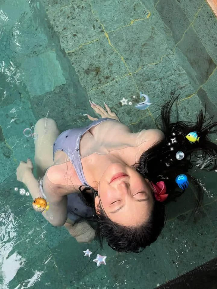 Vẻ cuốn hút nổi bật trên mạng xã hội Người đẹp mạng gây sốt với vẻ ngoài cuốn hút