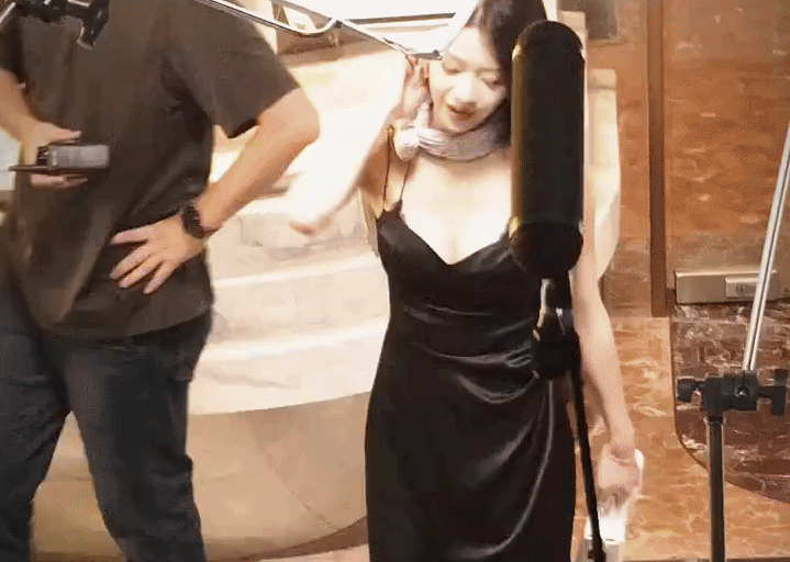 Hướng Hàm Chi thả dáng trên đường khiến cả triệu người mê đắm Hướng Hàm Chi thả dáng trên đường khiến cả triệu người mê đắm