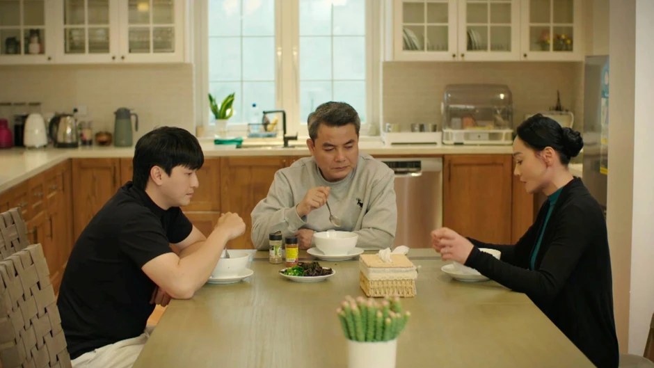 Huỳnh Anh trong Bước Chân Vào Đời gây tranh cãi