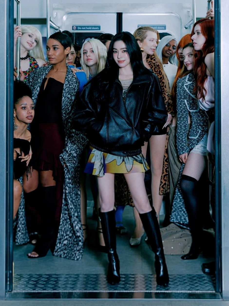 IRENE comeback, nhan sắc quyến rũ cả thế giới IRENE comeback, nhan sắc quyến rũ cả thế giới