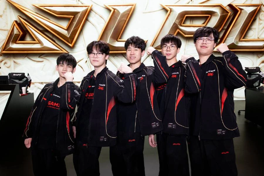 JD Gaming quét sạch Weibo Gaming, giành vé cuối cùng dự First Stand 2026