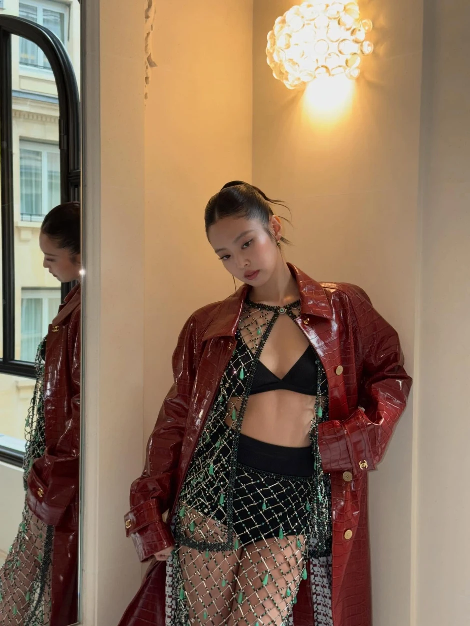 Jennie hở bạo, nhảy nóng mắt mà không ai nói được gì!