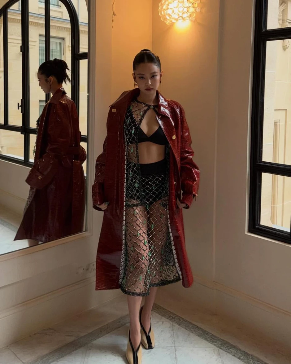 Jennie gây bão tại show Chanel với trang phục táo bạo và loạt ảnh gây tranh cãi lan truyền trên mạng