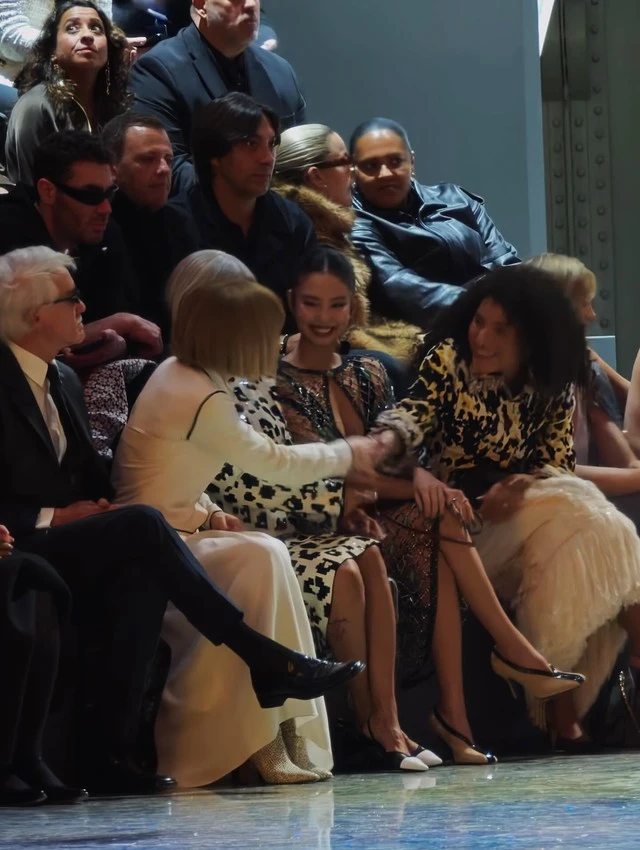 Jennie ở tuổi 30 tỏa sáng như nữ hoàng: Lisa và Rosé khó sánh bằng hào quang của cô