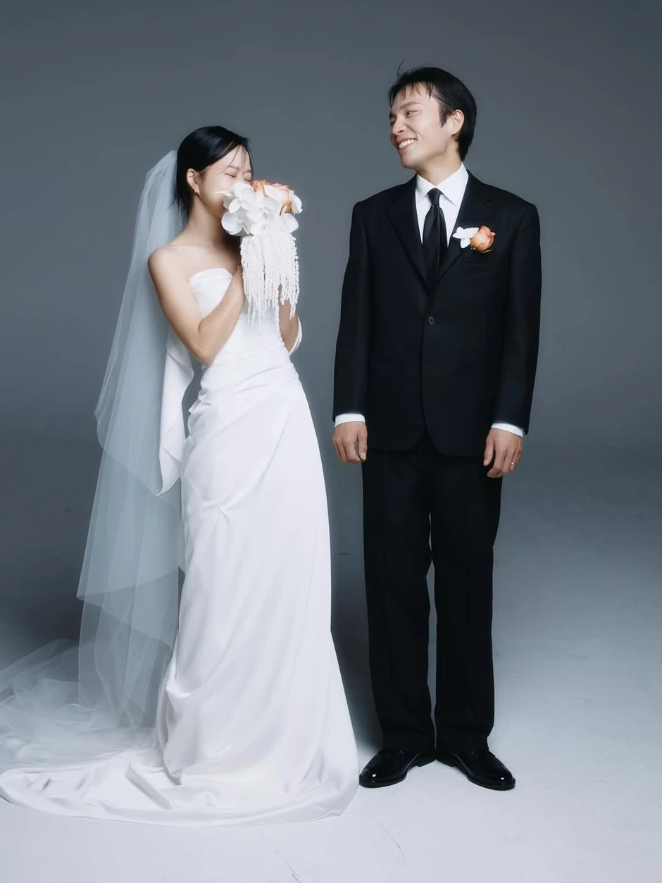 Jisoo bất ngờ tung ảnh cưới, đột ngột kết hôn Jisoo bất ngờ tung ảnh cưới, đột ngột kết hôn