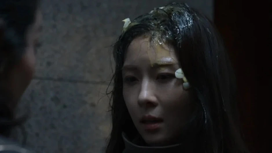 Joo Ji Hoon ơi, anh mượn phấn của Ha Ji Won để đánh đấy à?