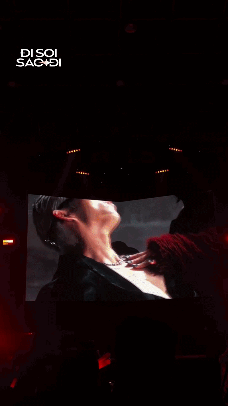 Jun Phạm gây nóng mắt với loạt hành động 18+