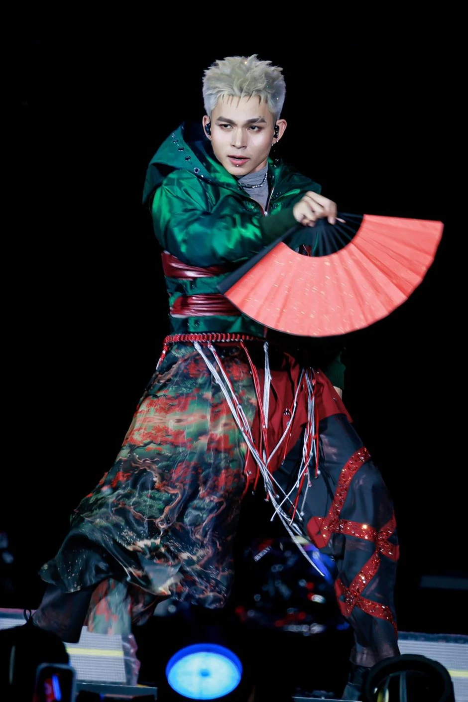 Jun Phạm tự nhận cả đời chưa có lấy 1 bản hit, ra MV phản cảm viral bằng 16 năm đi hát Jun Phạm tự nhận cả đời chưa có lấy 1 bản hit, ra MV phản cảm viral bằng 16 năm đi hát