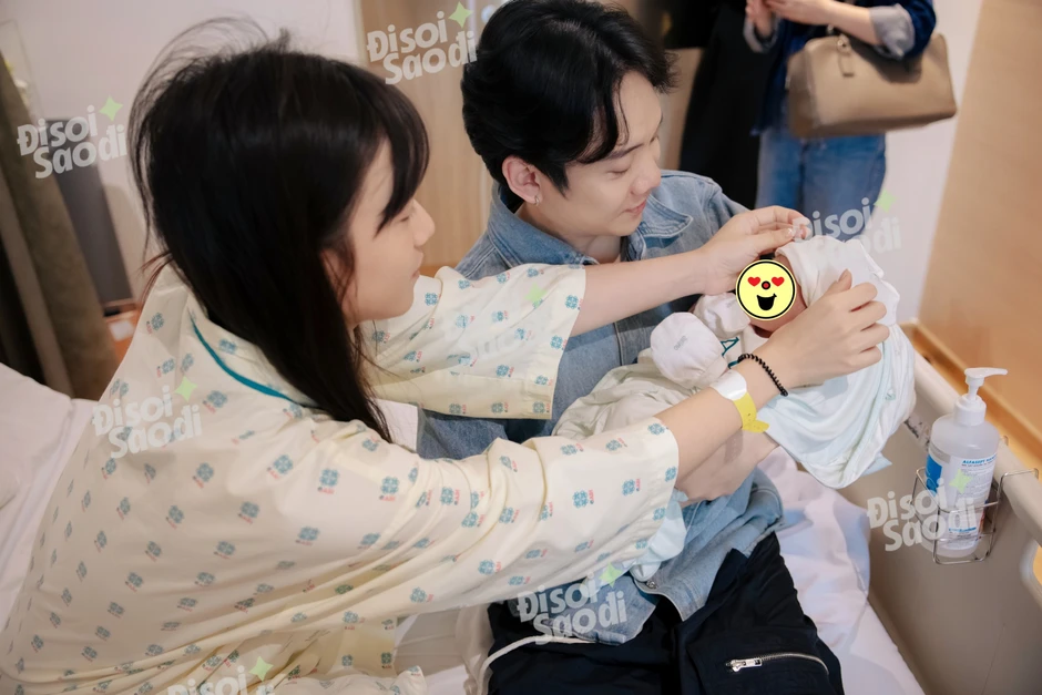 JustaTee tranh thủ đưa vợ đi đẻ để ra nhạc đấy à, chỉ 1 chi tiết hé lộ ngay thái độ! JustaTee tranh thủ đưa vợ đi đẻ để ra nhạc đấy à, chỉ 1 chi tiết hé lộ ngay thái độ!