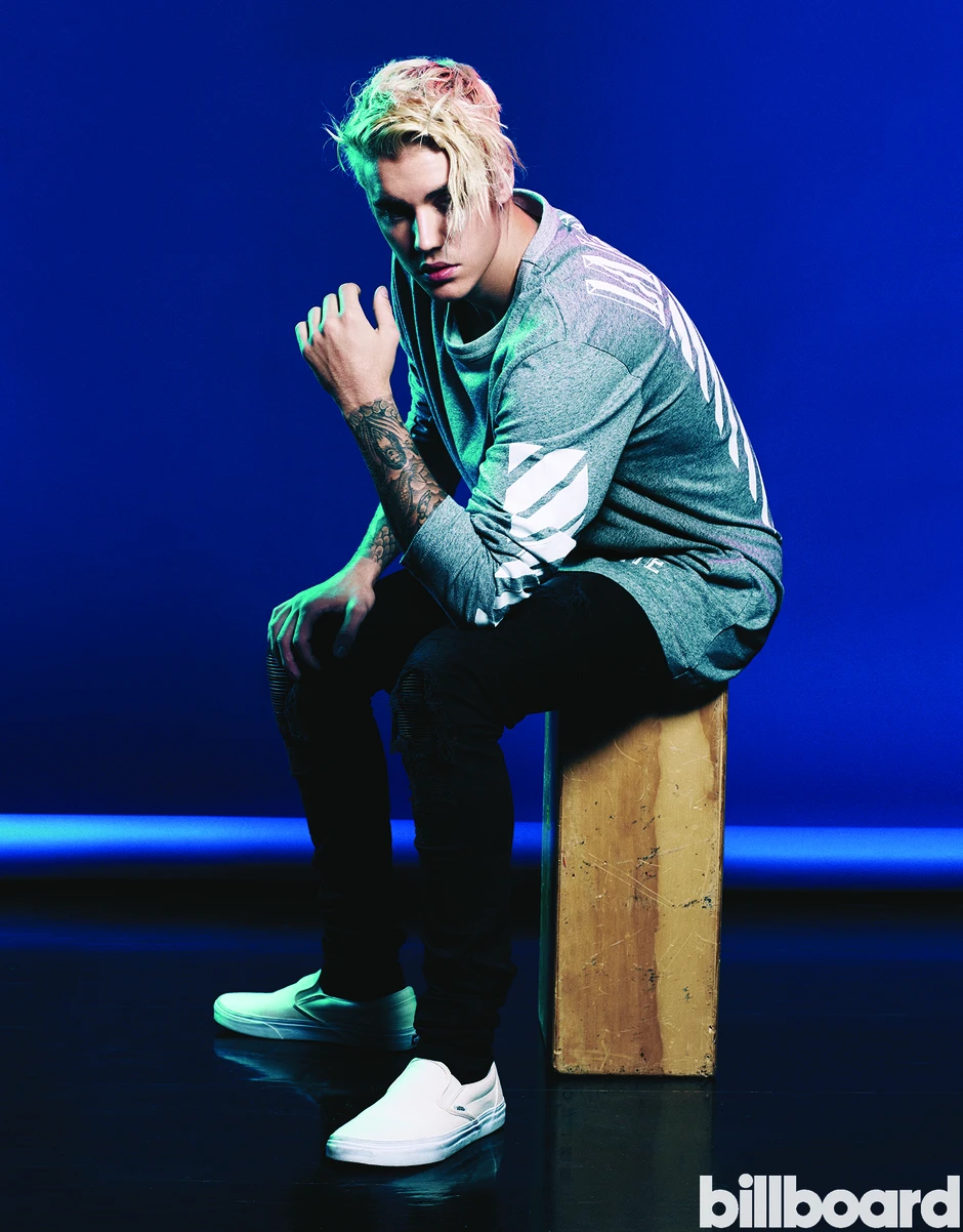 Justin Bieber say xỉn không thể đứng vững, hát quên cả lời nhưng giọng live thì không điểm nào chê