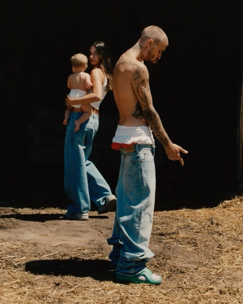 Justin Bieber say xỉn không thể đứng vững, hát quên cả lời nhưng giọng live thì không điểm nào chê