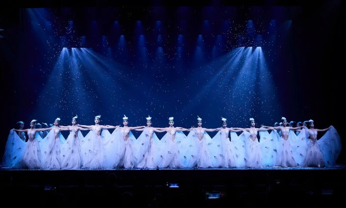 Khán giả choáng ngợp vũ đạo của chim công Trung Quốc