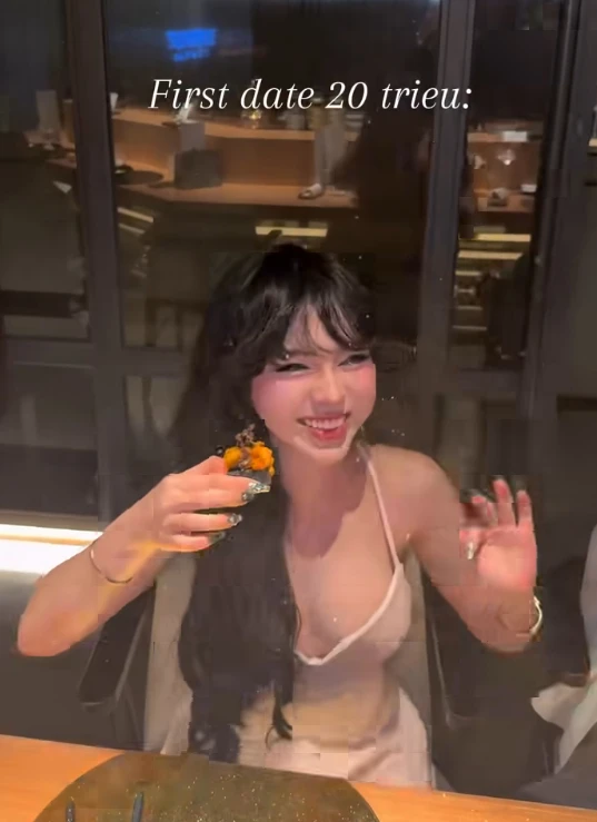 Hóa đơn buổi hẹn đầu tiên 20 triệu tại Sài Gòn khiến Giang Cư Mận ngỡ ngàng Hóa đơn buổi hẹn đầu tiên 20 triệu tại Sài Gòn khiến Giang Cư Mận ngỡ ngàng