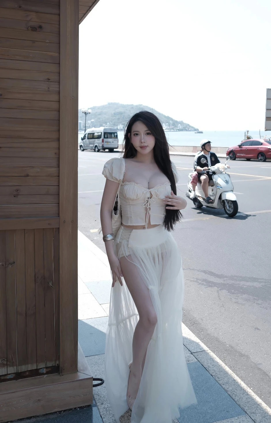 Không cần "hở bạo", hot girl này dẹp tan định kiến, chứng minh sức hút ngay cả từ những bộ đồ kín đáo Không cần "hở bạo", hot girl này dẹp tan định kiến, chứng minh sức hút ngay cả từ những bộ đồ kín đáo