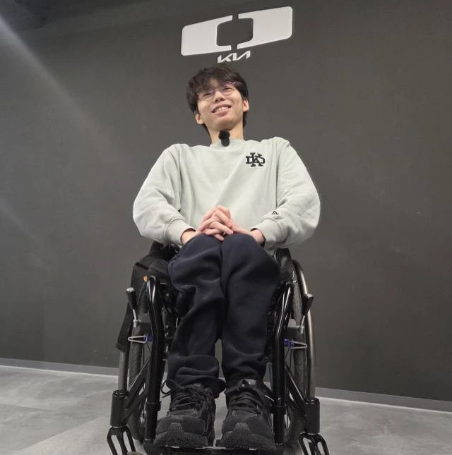 Tuyển thủ LCK gây sốt toàn cầu với hành động nhân văn khiến người hâm mộ nể phục