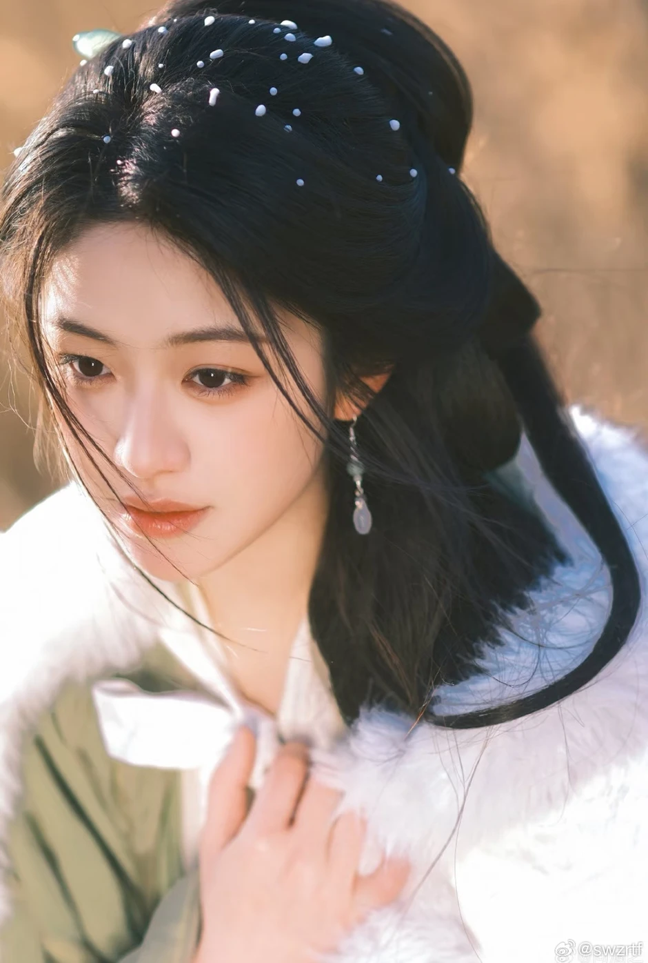 Không thể chê nổi thân hình vuốt ve thị giác của Hướng Hàm Chi