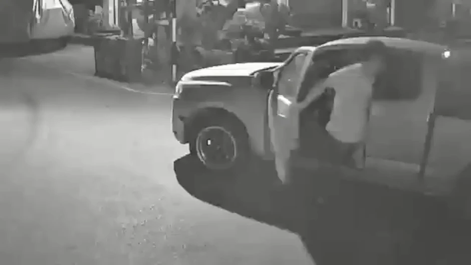 Kịch tính cảnh người đàn ông nhảy khỏi xe nghi buôn người, cứu thoát 3 đồng hương khi chỉ còn cách biên giới Myanmar 500m