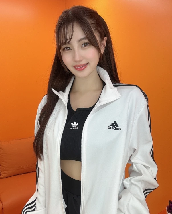 Kiếm tiền từ ảnh gợi cảm: Hot girl gây sốt khi cấm fan xem Q1 và công khai bộ quy tắc gây tranh cãi