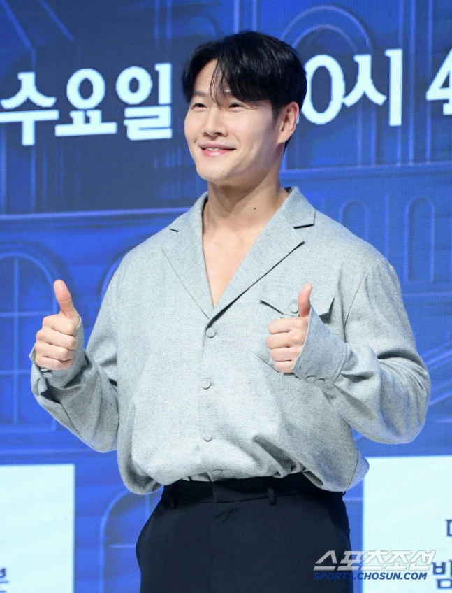 Kim Jong Kook mắc bệnh lạ hiếm gặp