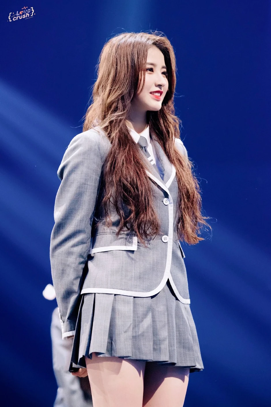 Kim Tử Hàm ra tín hiệu cầu cứu qua một bài hát, cuộc sống đang bị kiểm soát