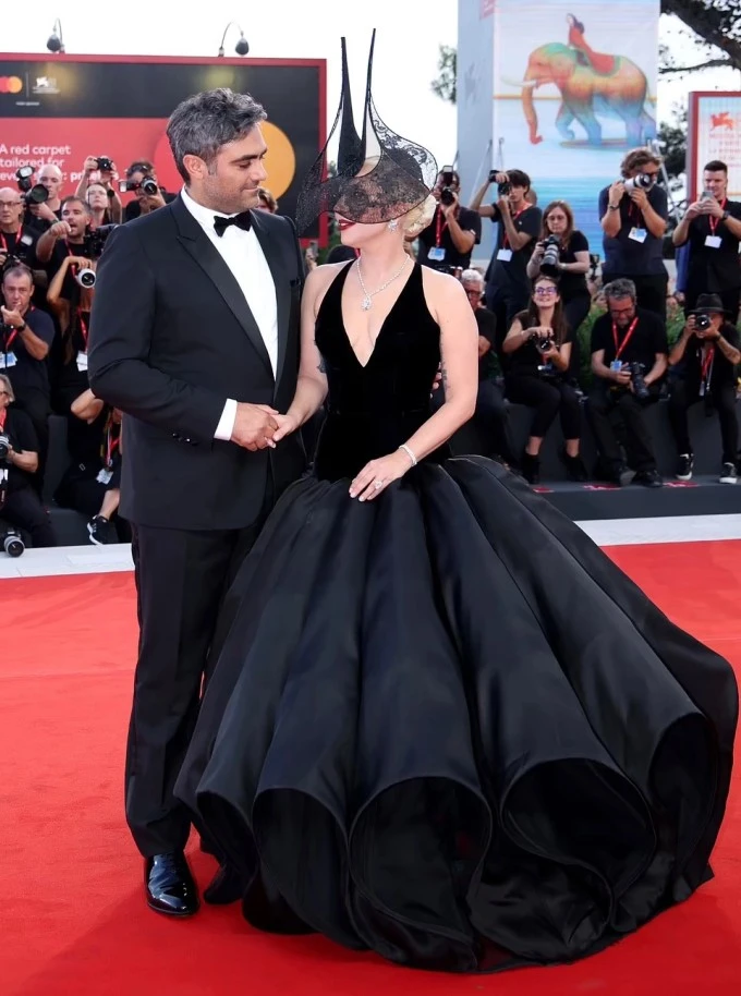 Lady Gaga sắp cưới triệu phú công nghệ