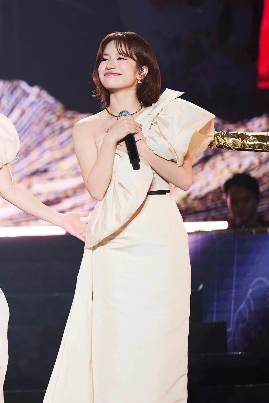 Lâm Bảo Ngọc hát giữa lạnh 7 độ C: khoảnh khắc ‘oét’ gây chú ý