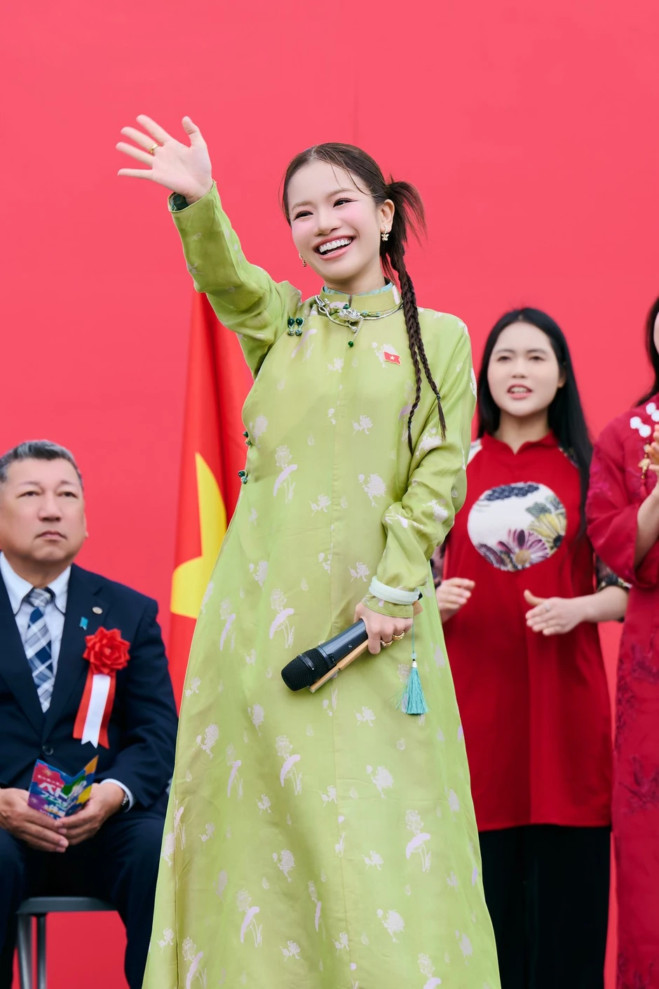 Lâm Bảo Ngọc hát giữa lạnh 7 độ C: khoảnh khắc ‘oét’ gây chú ý