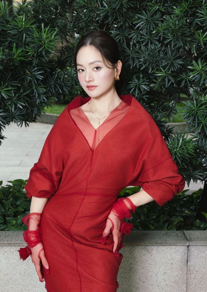 Lan Phương đỗ 2 trường đại học, nói được 4 thứ tiếng