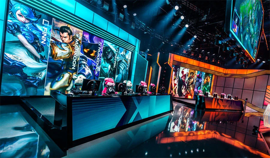 LEC tiếp tục ở lại Berlin đến 2027, Riot Games phủ nhận tin đồn “thi đấu hoàn toàn online”