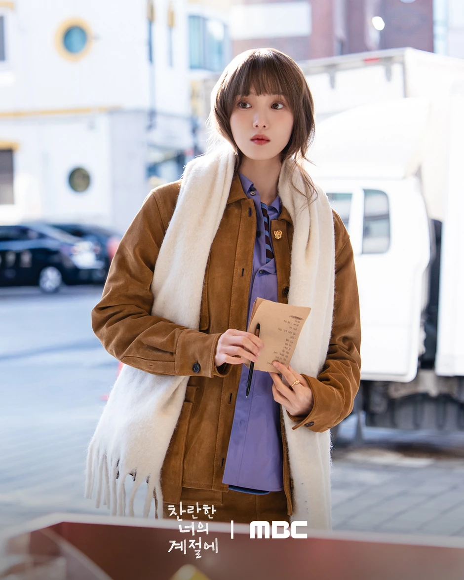 Lee Sung Kyung tỏa sáng với nhan sắc rạng ngời và thần thái đầy cuốn hút trên màn ảnh