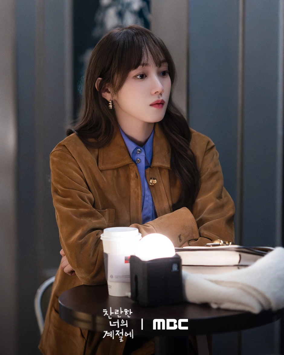 Lee Sung Kyung tỏa sáng với nhan sắc rạng ngời và thần thái đầy cuốn hút trên màn ảnh