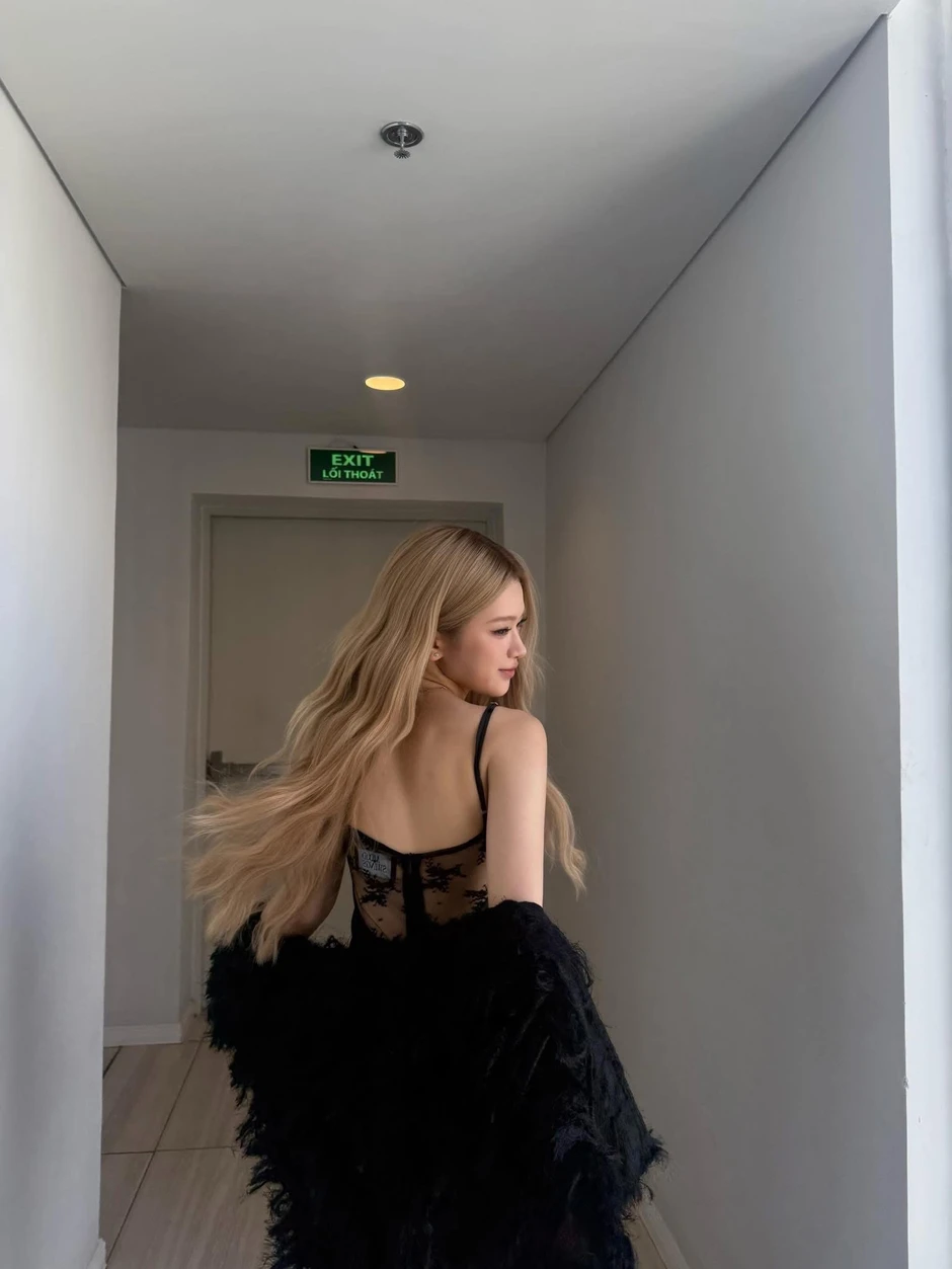 Linh Ka "thu hút" mọi ánh nhìn, diện mạo cực phẩm fan si mê chấm điểm 10+