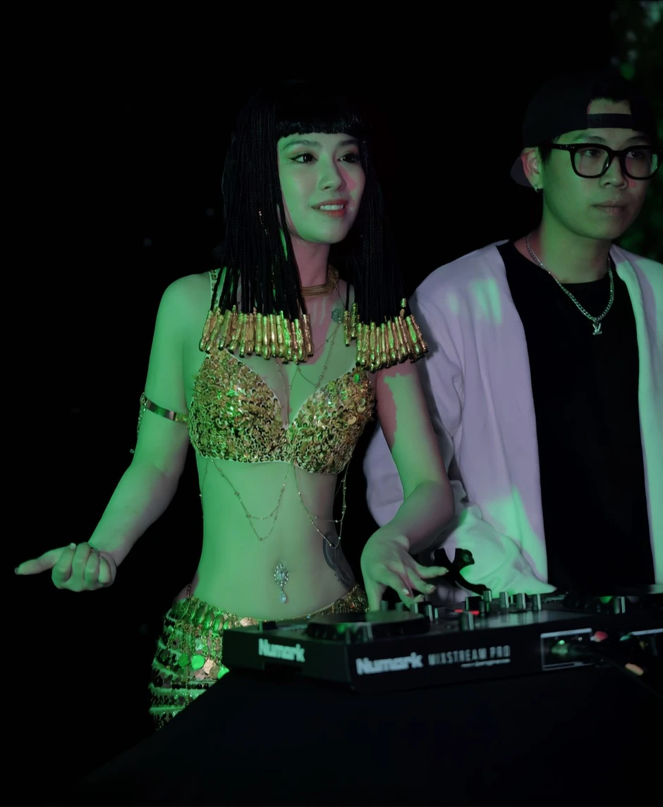 Linh Miu và cú lột xác từ hot girl trong sáng đến "thánh nữ" gợi cảm Linh Miu và cú lột xác từ hot girl trong sáng đến "thánh nữ" gợi cảm