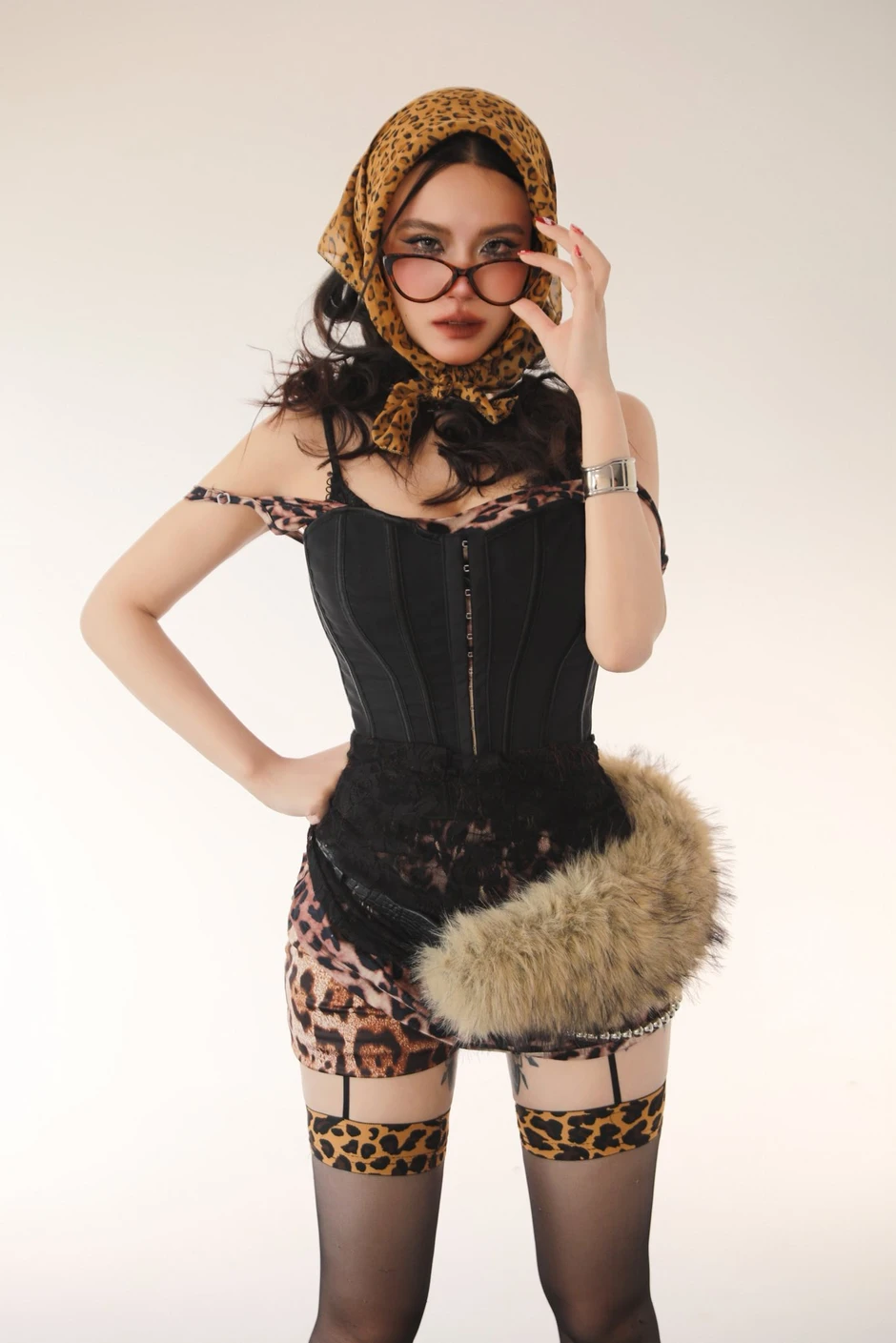 Linh Miu và cú lột xác từ hot girl trong sáng đến "thánh nữ" gợi cảm Linh Miu và cú lột xác từ hot girl trong sáng đến "thánh nữ" gợi cảm