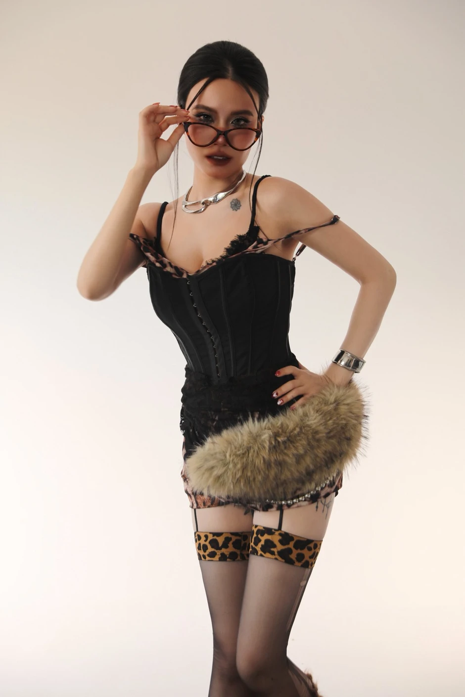 Linh Miu và cú lột xác từ hot girl trong sáng đến "thánh nữ" gợi cảm Linh Miu và cú lột xác từ hot girl trong sáng đến "thánh nữ" gợi cảm