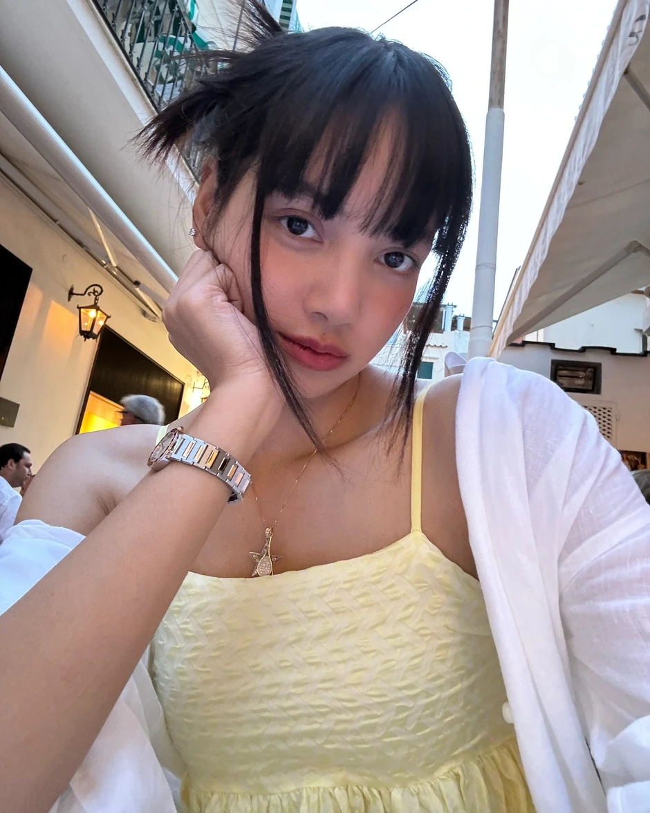 Lisa lại khiến dân tình “bùng choáy” vì hình ảnh quá đỉnh Lisa lại khiến dân tình “bùng choáy” vì hình ảnh quá đỉnh