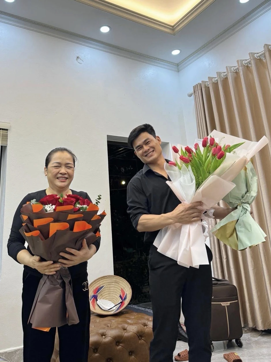 Lộ thời điểm Đại uý Thăng Văn Cương hỏi cưới Hoà Minzy