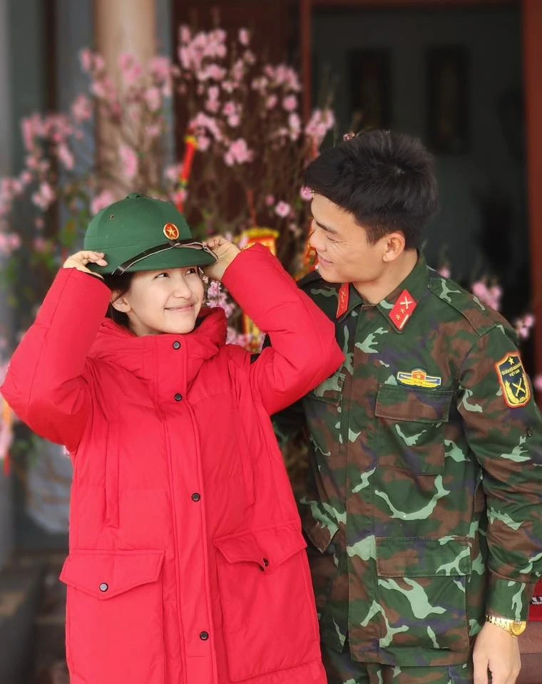 Lộ thời điểm Đại uý Thăng Văn Cương hỏi cưới Hoà Minzy