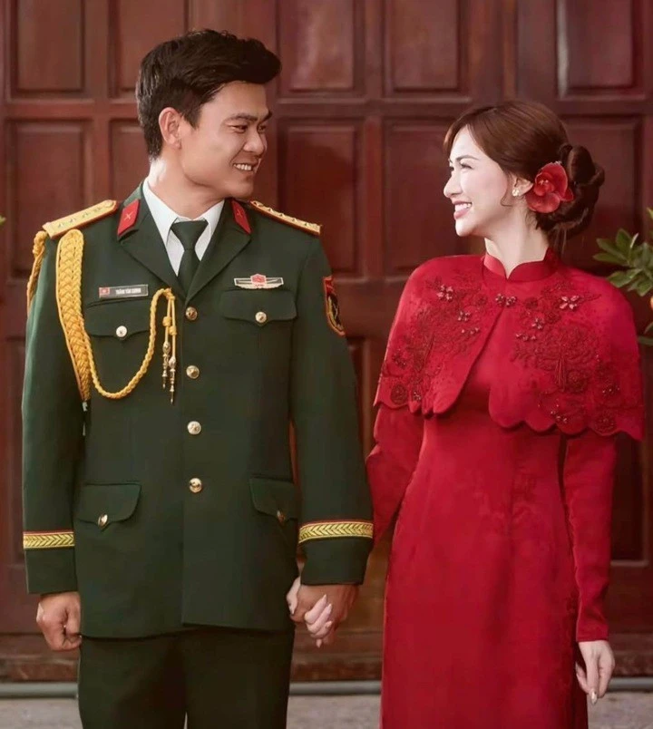 Loạt khoảnh khắc Đại úy Văn Cương chăm sóc Hòa Minzy tình bể tình gây sốt